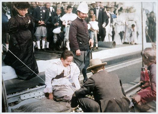 พระบาทสมเด็จพระจุลจอมเกล้าเจ้าอยู่หัวเสด็จพระราชดำเนินประกอบพระราชพิธีกระทำพระฤกษ์ เริ่มการสร้างทางรถไฟ ณ บริเวณย่านสถานีกรุงเทพ